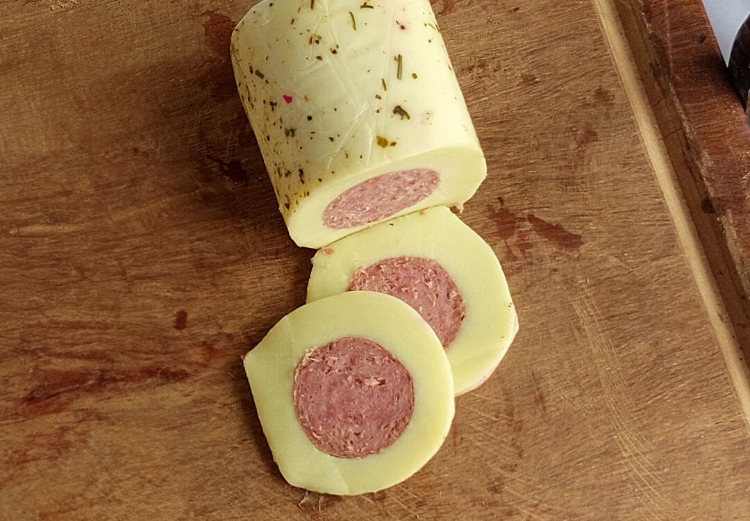 Provolone Temperado Recheado com Salaminho Tipo Italiano 1 1080x750