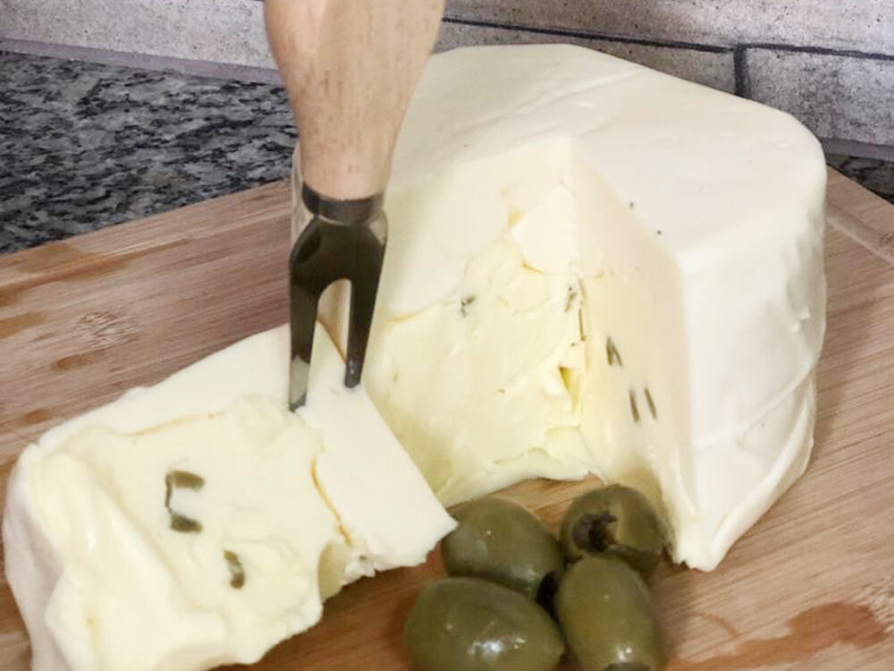 Queijo Minas Trufado Azeitona 1000x750